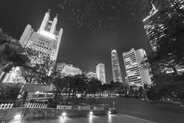 Hongkongin Keskikaupungin Skyline Yöllä — kuvapankkivalokuva