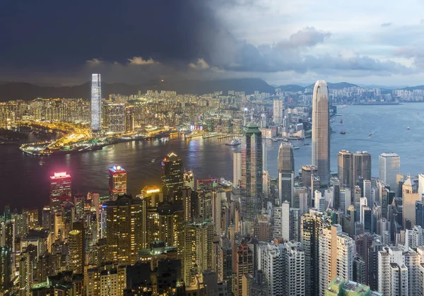 ビクトリア港香港市の昼から夜へ — ストック写真