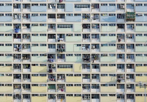 Esterno di grattacielo residenziale nella città di Hong Kong — Foto Stock