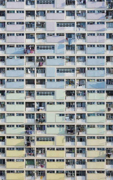 Esterno di grattacielo residenziale nella città di Hong Kong — Foto Stock