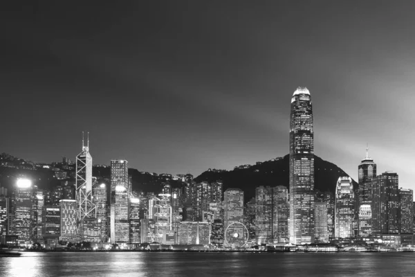 夕暮れ時に香港市内のビクトリア ハーバー — ストック写真