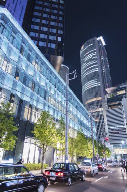 Nagoya, Japonya - 30 Mayıs 2017 : Gece Nagoya şehrinin şehir merkezi. Nagoya, Chbu bölgesinin en büyük şehridir ve üçüncü büyük anonim şehirdir ve dördüncü en kalabalık kentsel alandır. 
