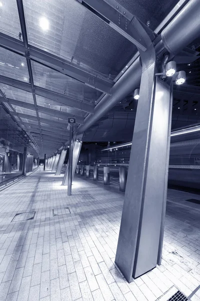 Passerella Pedonale Moderna Nel Centro Della Città Hong Kong Notte — Foto Stock