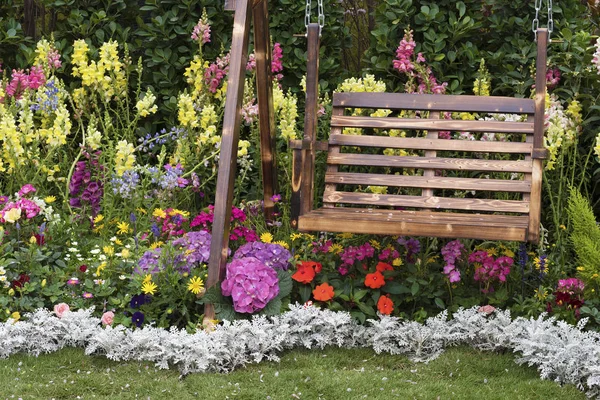 Wooden Swing Seat Backyard Flower Garden — Stock Photo, Image