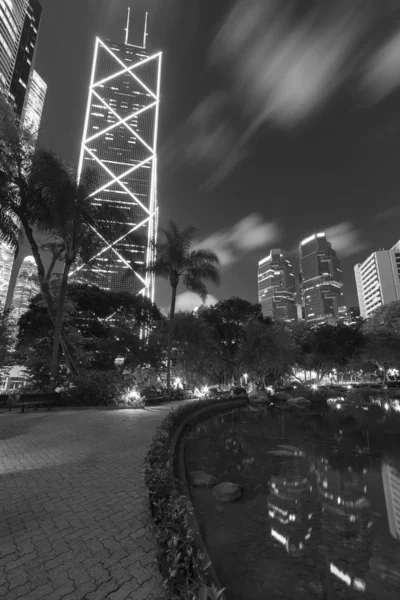 Edifício Escritórios Arranha Céus Parque Público Centro Cidade Hong Kong — Fotografia de Stock