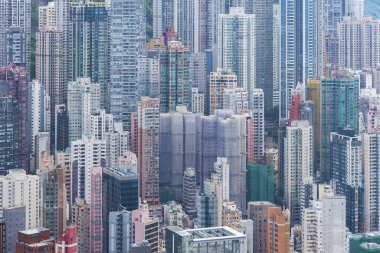 Hong Kong şehrinde kalabalık binanın havadan görünümü