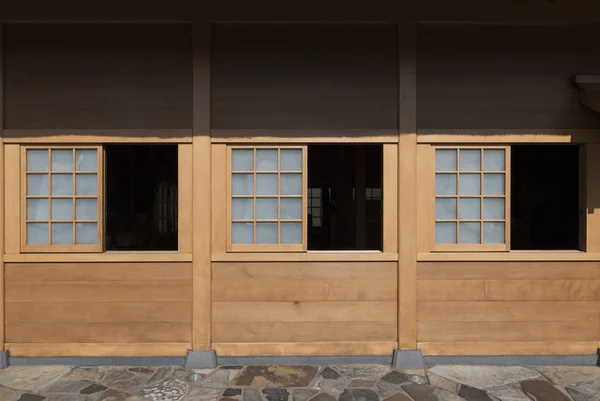 Fenêtre ouverte dans le style japonais — Photo