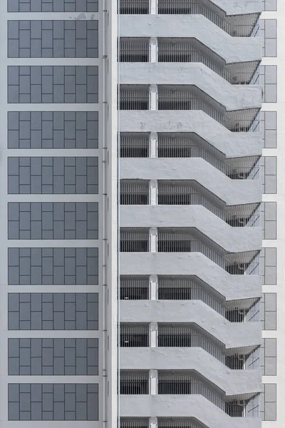 Высотное жилое здание в городе Гонконг — стоковое фото