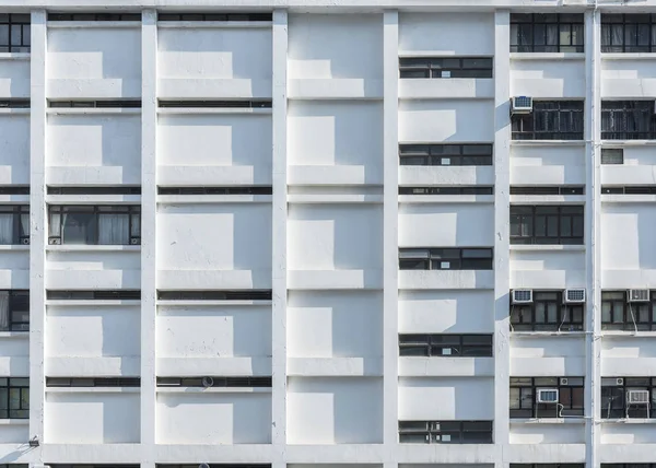 Extérieur d'un immeuble résidentiel de grande hauteur à Hong Kong — Photo