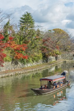 Omihac Hachiman-bori kanalı etrafında tekne gezi turist