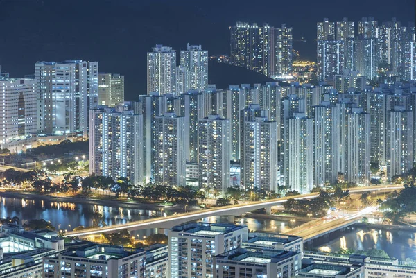 Distrito residencial da cidade de Hong Kong à noite — Fotografia de Stock