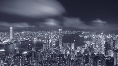 Geceleri Hong Kong 'un Victoria Limanı