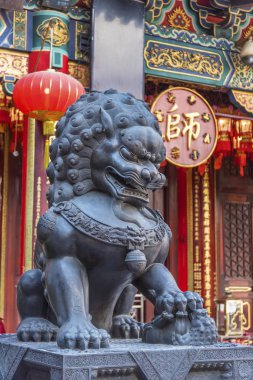Hong Kong Wong Tai Sin Tapınağı'nda Çin Aslan heykeli, Çin. 