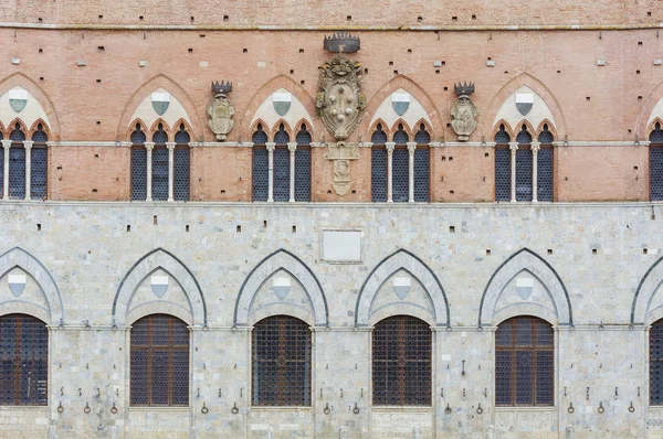 Piazza del Campo, Siena, Toskana'daki Torre del Mangia'nın dış cephesi