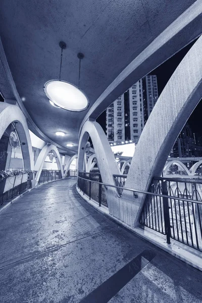 Άδεια Πεζόδρομος Στο Κέντρο Της Πόλης Του Χονγκ Κονγκ Νύχτα — Φωτογραφία Αρχείου