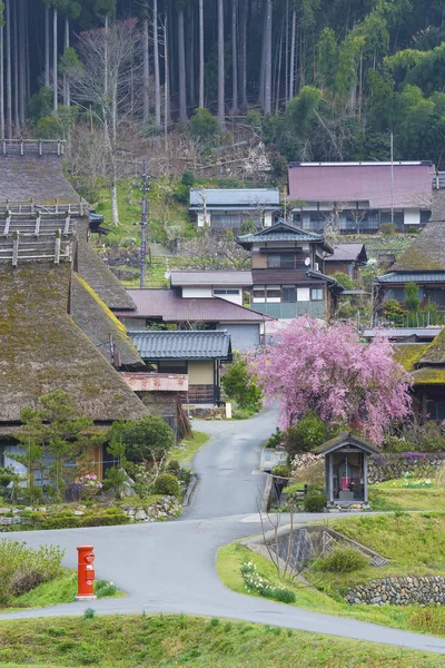 Paisagem rural idílica da aldeia histórica Miyama em Kyoto, J — Fotografia de Stock