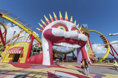 Hong Kong, Çin - 24 Temmuz 2019 : Lunapark treni eğlence yolculuğu