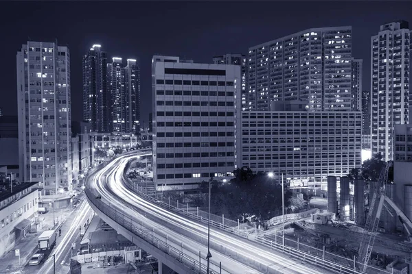 Skyline del centro de la ciudad de Hong Kong por la noche — Foto de Stock