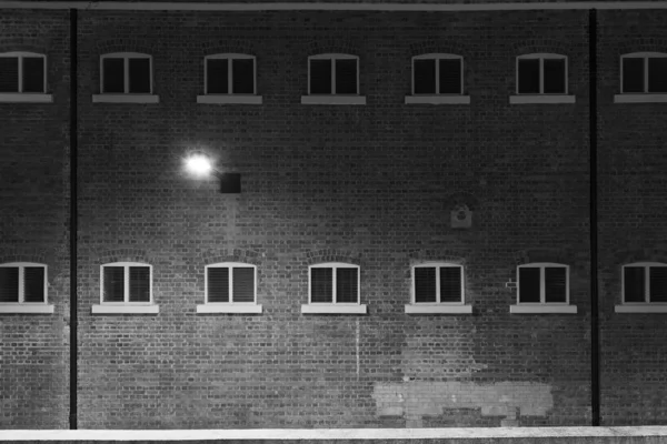 Exterior del antiguo edificio en Hong Kong por la noche —  Fotos de Stock