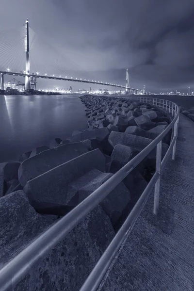 Geceleri köprü ve barajı askıya al — Stok fotoğraf