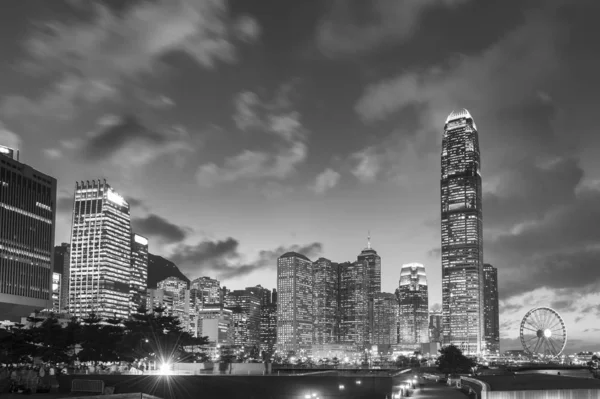 Gün batımında Hong Kong şehrinin silüeti. — Stok fotoğraf