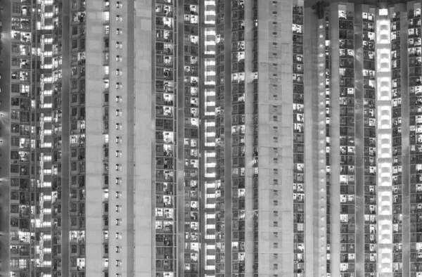 Exterior de la finca pública en la ciudad de Hong Kong por la noche — Foto de Stock