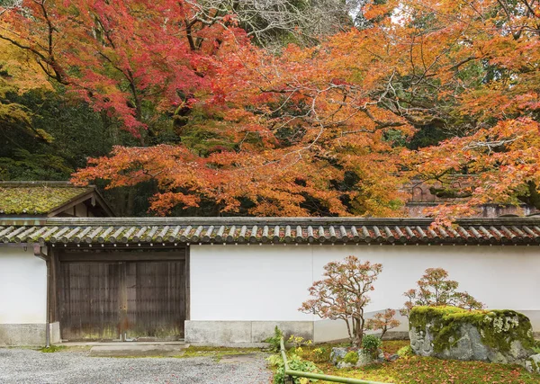 Idylliskt landskap i Kyoto, Japan under höstsäsongen — Stockfoto