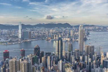 Hong Kong 'lu Victoria Limanı' nın silüeti.