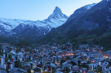 İsviçre 'nin Zermatt kentindeki Dağ Matterhorn' unun Idyllic manzarası