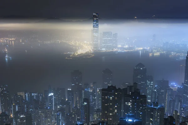 Niebla vista nocturna del puerto de Victoria en la ciudad de Hong Kong —  Fotos de Stock