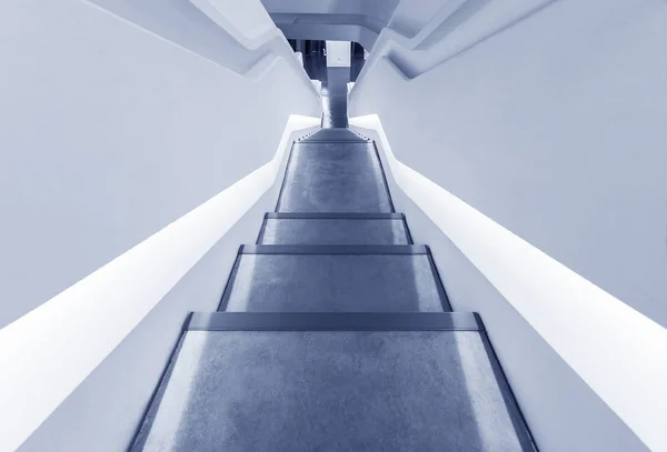 Escalera moderna. Construcción de fondo abstracto — Foto de Stock