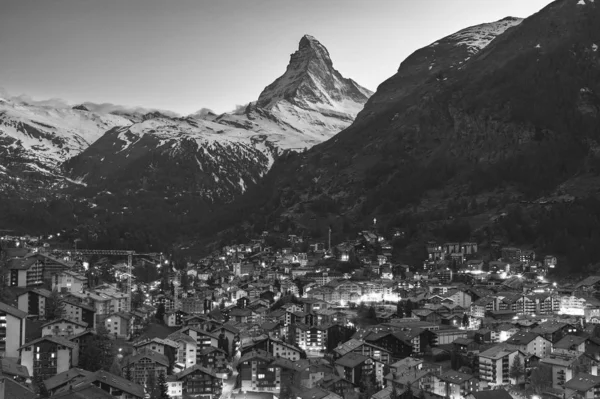 İsviçre 'nin Zermatt kentindeki Dağ Matterhorn' unun Idyllic manzarası — Stok fotoğraf