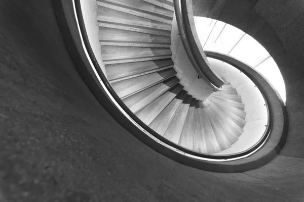 Escalera de caracol moderna. Arquitectura contemporánea abstarct volver — Foto de Stock