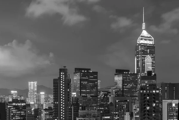 Skyline van het centrum van Hong Kong stad 's nachts — Stockfoto