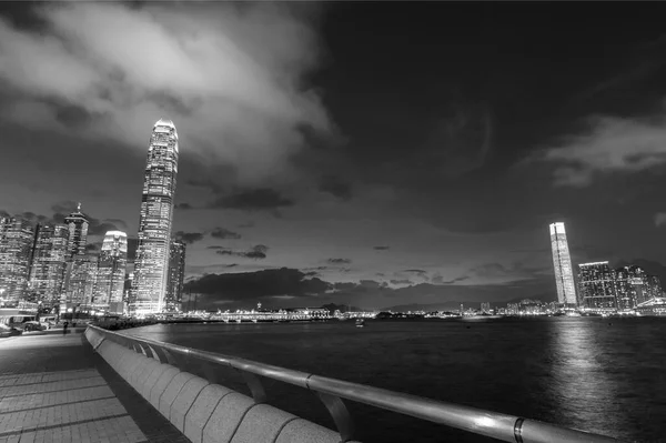 Ουρανοξύστης Και Λιμάνι Στην Πόλη Του Χονγκ Κονγκ Σούρουπο — Φωτογραφία Αρχείου