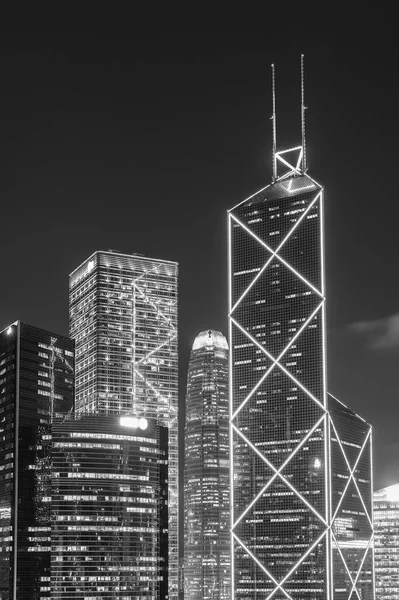 夜の香港の街のダウンタウンの高層ビル — ストック写真