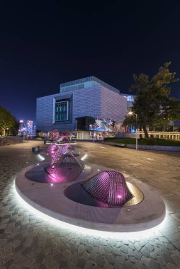 Hong Kong, Çin - 3 Aralık 2019: Hong Kong Sanat Müzesi. Müze 1962 yılında şehir merkezindeki belediye binasında belediye müzesi ve sanat galerisi olarak kuruldu..