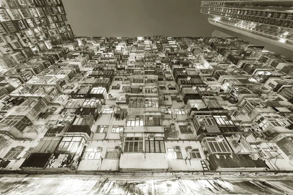 Esterno Affollato Vecchio Edificio Residenziale Nella Città Hong Kong Notte — Foto Stock