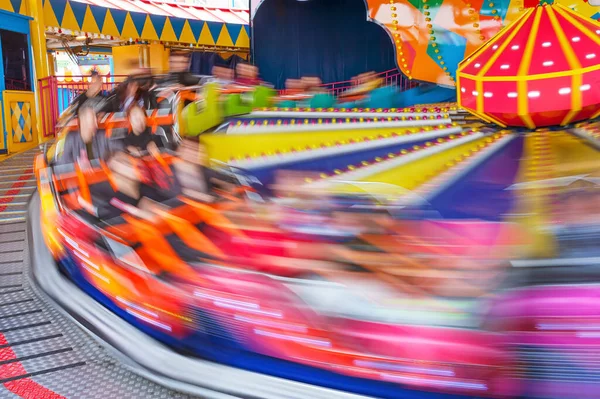 Tour Amusement Coloré Mouvement Dans Parc Thème — Photo