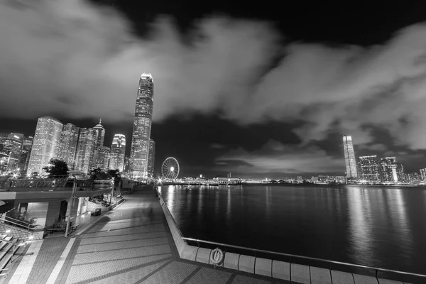 Geceleri Hong Kong Şehrinin Victoria Limanının Gökyüzü Manzarası — Stok fotoğraf