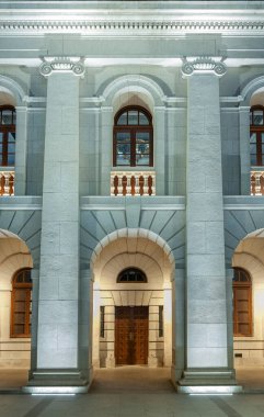 Tarihi binanın dış ve dış cephesi