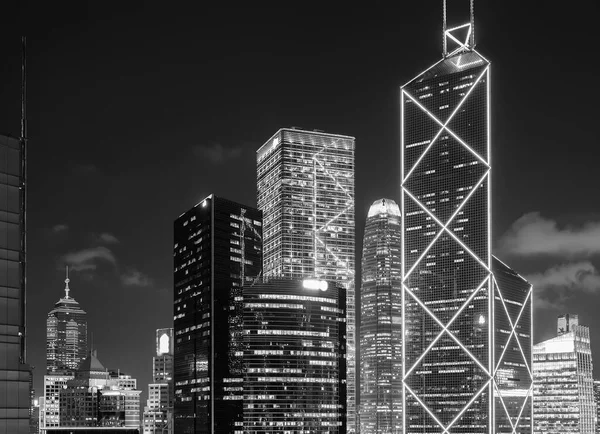 Geceleri Hong Kong Şehir Merkezindeki Modern Ofis Binası — Stok fotoğraf