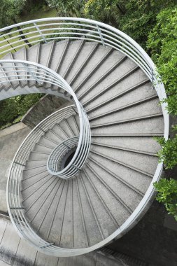 Spiral merdiven, yukarıdan görünüyor.