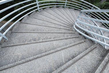 Spiral merdiven, yukarıdan görünüyor.