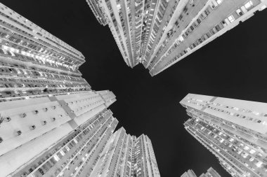 Hong Kong 'daki kamu malikânesindeki yüksek binaların dışında.