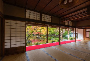 Zuiganzan Enkouji Tapınağı 'ndaki cennet bahçesi, Kyoto, Japonya sonbahar mevsiminde. Doğu manzarası
