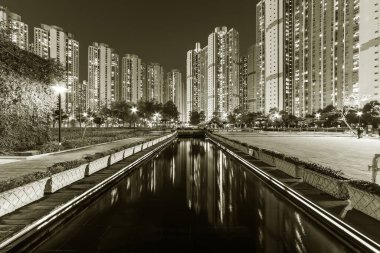 Hong Kong 'daki kamu malikanesinde yüksek binalar.