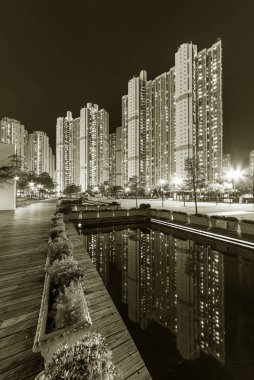 Hong Kong 'daki kamu malikanesinde yüksek binalar.