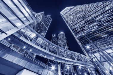 Hong Kong 'un merkezinde bir gökdelen her gece