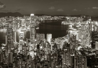 Geceleri Hong Kong 'un Victoria Limanı